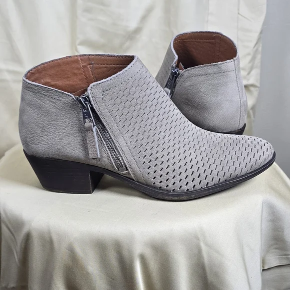 Lucky Brand Bohemian Cabincore Beige Suede Perforated Ankle Booties 8.5M - Picture 6 of 13